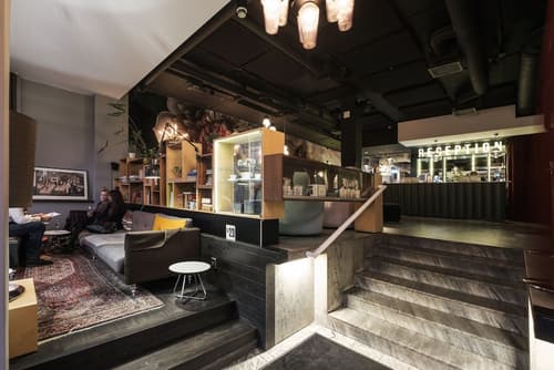 Hotel Flora, Reception