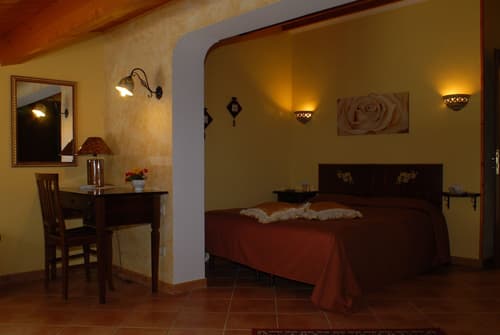 B&B Triskeles, Primary image