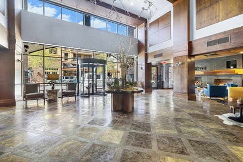 The Oxford Hotel Bend, Lobby
