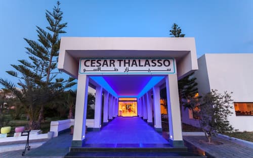 Cesar Thalasso, Front of property