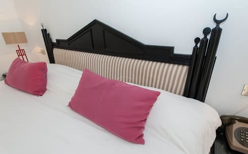 Cesar Thalasso, Room