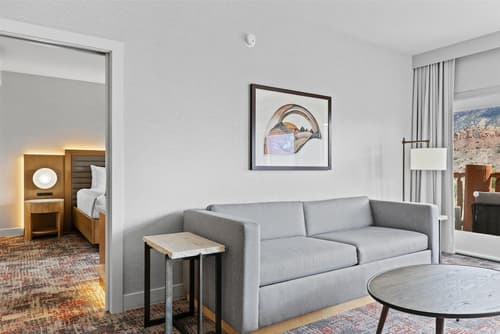 Hotel De Novo Springdale, Tapestry Collection by Hilton, Living area