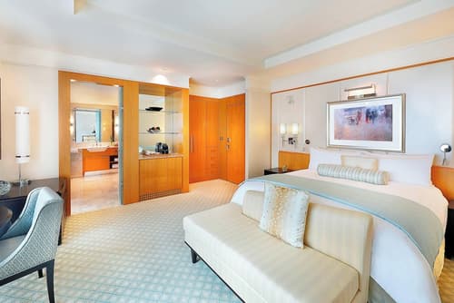 The Ritz-Carlton, Dubai International Financial Centre, Room