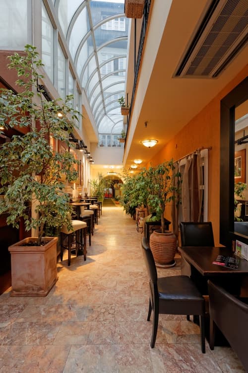 Enjoy Inn, Lobby sitting area