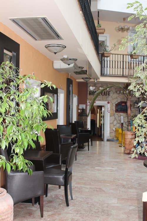 Enjoy Inn, Lobby sitting area