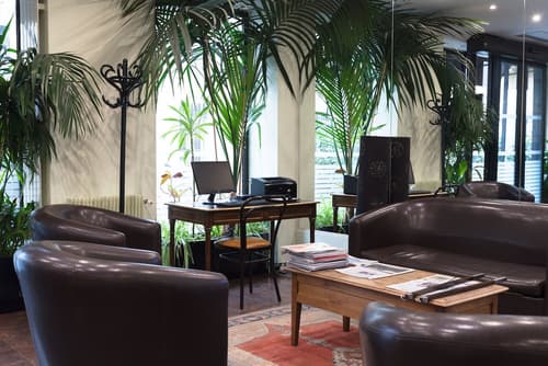 Home Latin, Lobby lounge