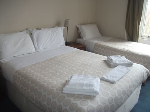 Edinburghhouse Hotel, Room