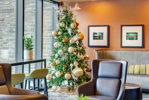 Peaks Hotel & Suites, Lobby sitting area