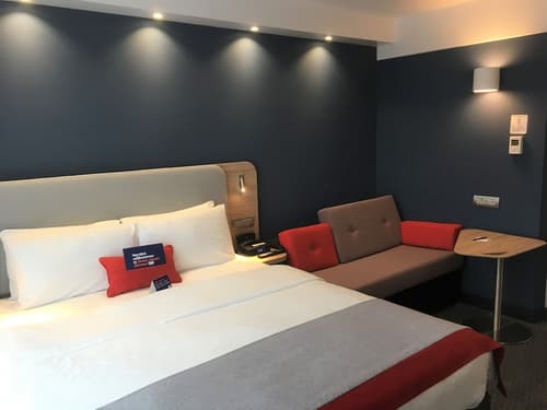 Holiday Inn Express Zurich Airport by IHG, Room