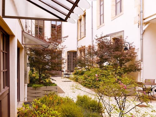 Hotel De Guise, Courtyard