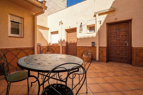 YIT Puerta Bisagra, Courtyard