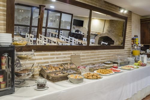 YIT Puerta Bisagra, Breakfast buffet