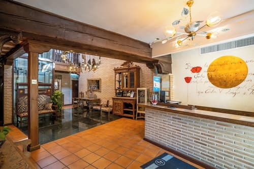 YIT Puerta Bisagra, Reception