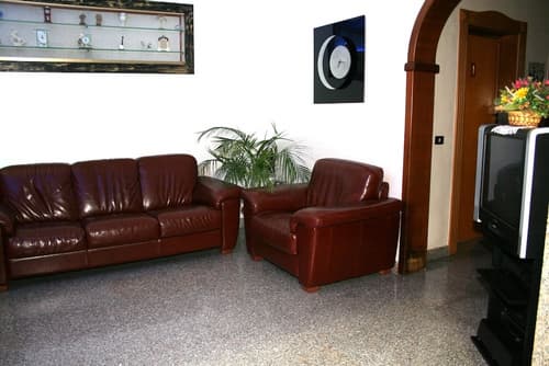 Hotel Mediterraneo, Interior entrance