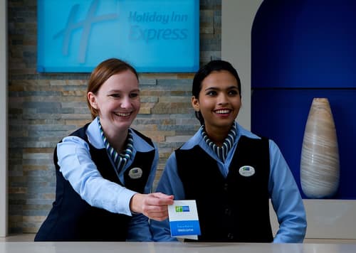 Holiday Inn Express Dubai Airport by IHG, Reception