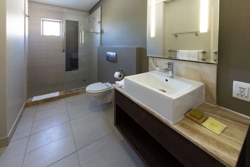 DoubleTree by Hilton Cape Town - Upper Eastside, Room