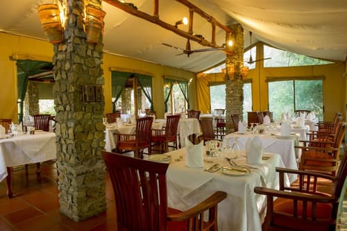 Mbuzi Mawe Serena Camp, Dining