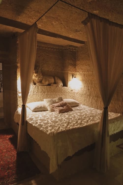 Holiday Cave Hotel, Room