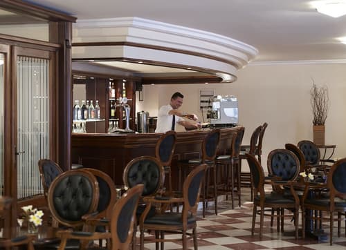 Mitsis Petit Palais, Bar (on property)