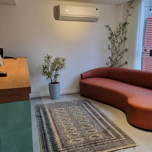 Coral Express, Lobby sitting area