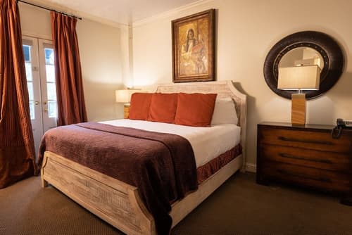 Old Capitol Inn, Room