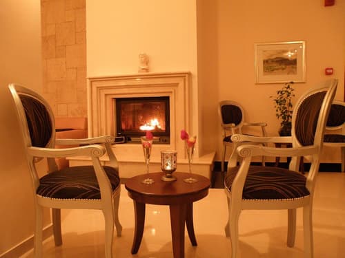 Meteoritis Hotel, Lobby