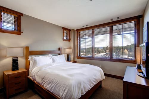 One Ski Hill Place, A RockResort, Room