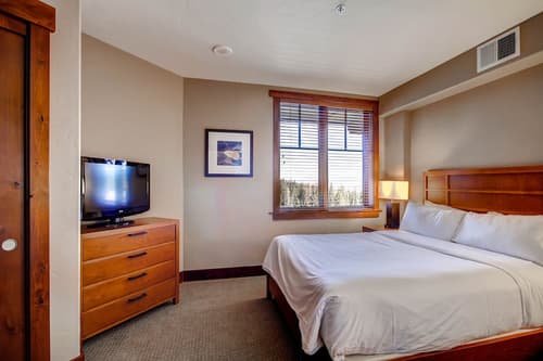 One Ski Hill Place, A RockResort, Room