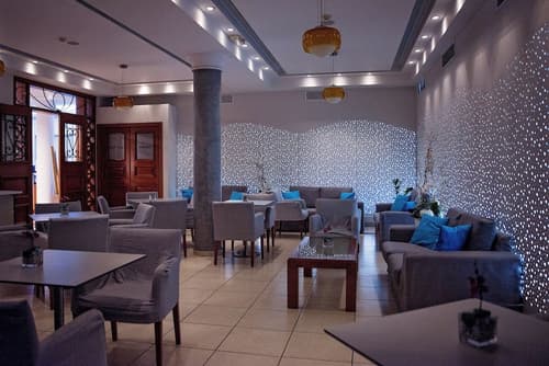 Pyramos Hotel, Lobby sitting area