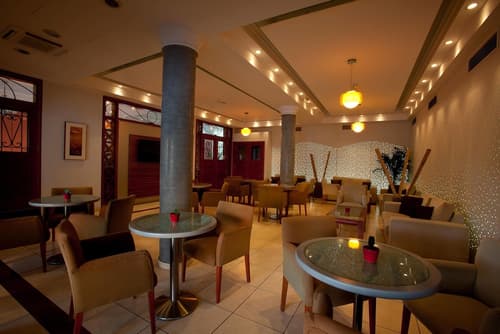 Pyramos Hotel, Lobby sitting area