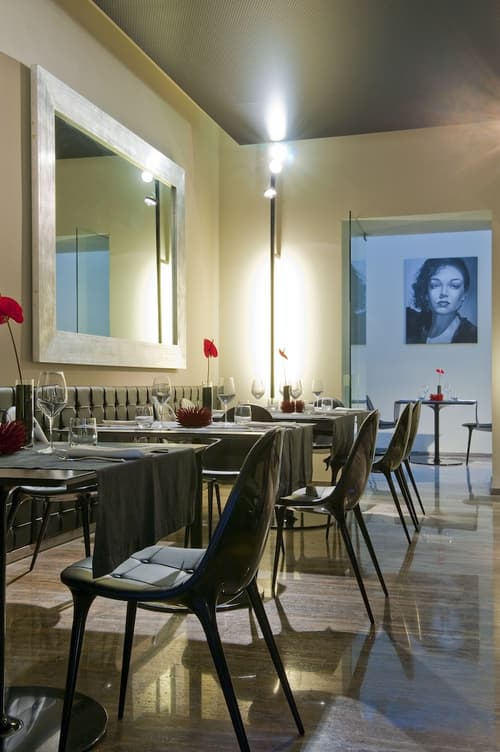 Romano House, Food court