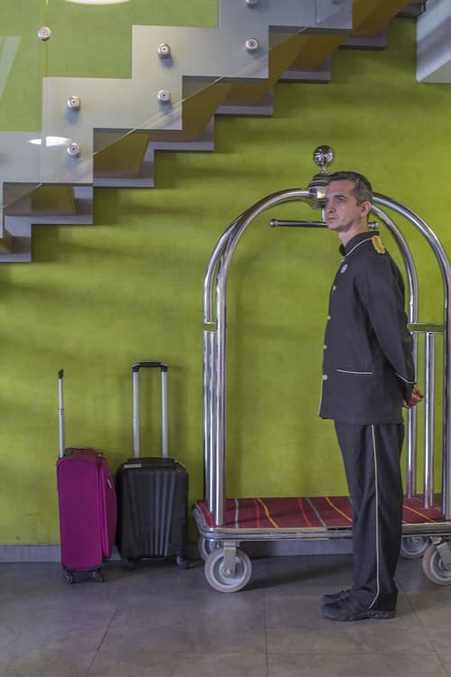 Novus City Hotel, Reception