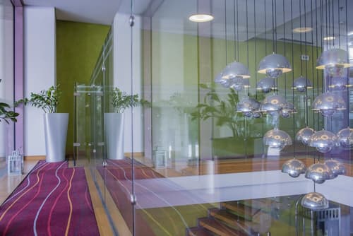 Novus City Hotel, Reception