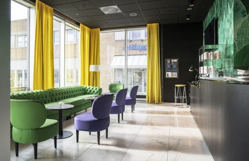 Thon Hotel Alta, Reception