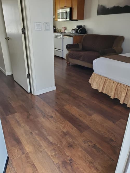 Bide-A-Wee Inn, Room