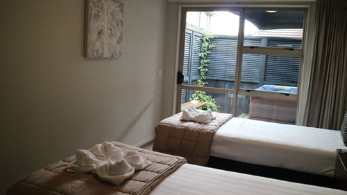 Executive on Fenton, Room