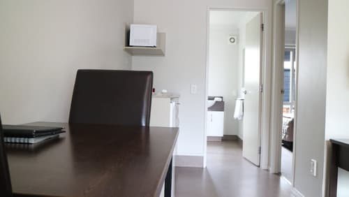 Executive on Fenton, Room