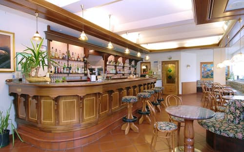 Comtes de Challant, Bar (on property)