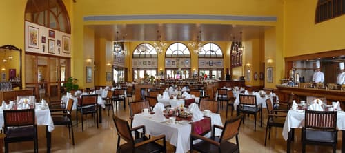 Acron Candolim Regina, Restaurant