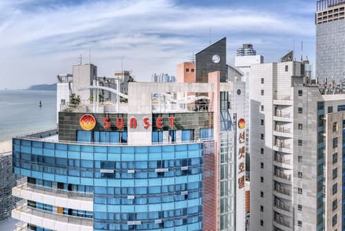 Sunset Hotel, Primary image