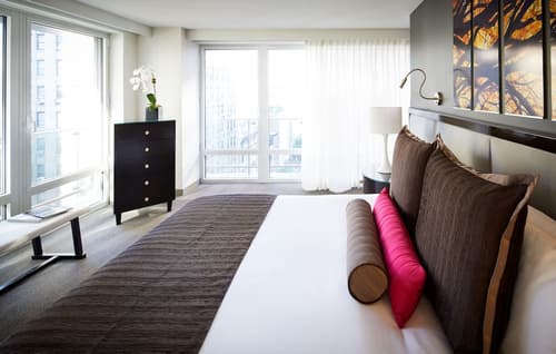 Royalton Park Avenue, Room