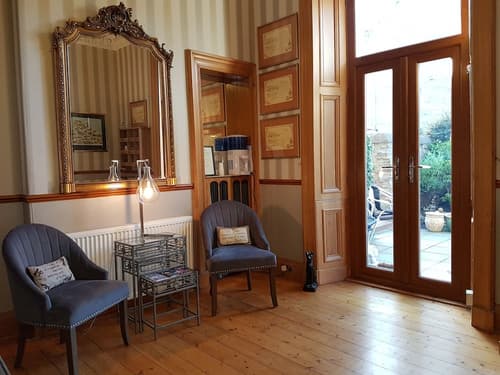 Lauderville Guest House, Reception