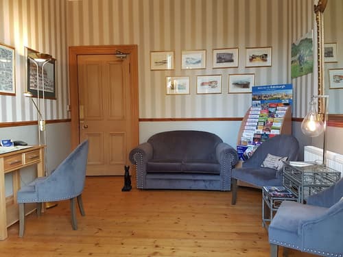 Lauderville Guest House, Reception