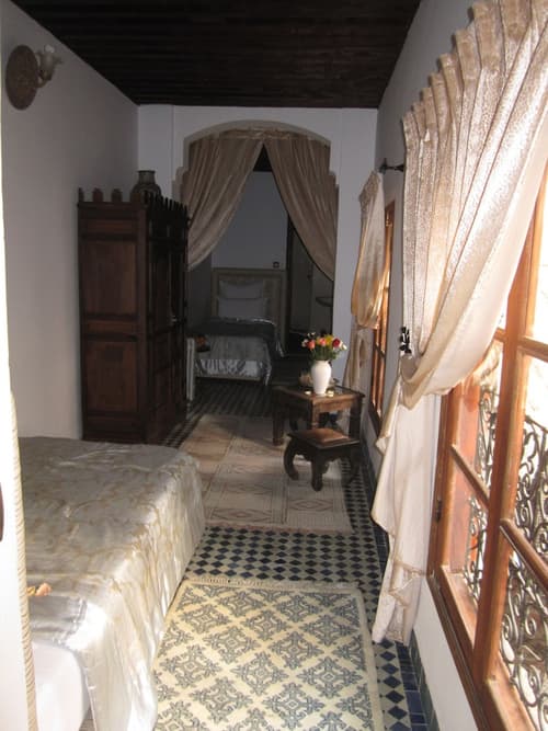 Ryad Alya, Room