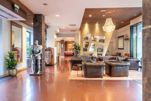 NEO Hotel, Reception