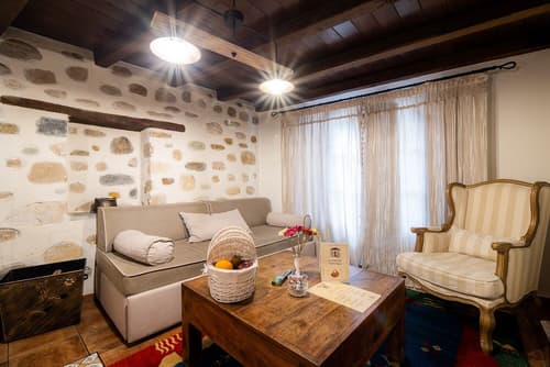 Archontiko Naoumidi, Room