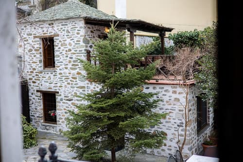 Archontiko Naoumidi, Room