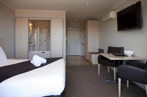 Beechtree Motel, Room