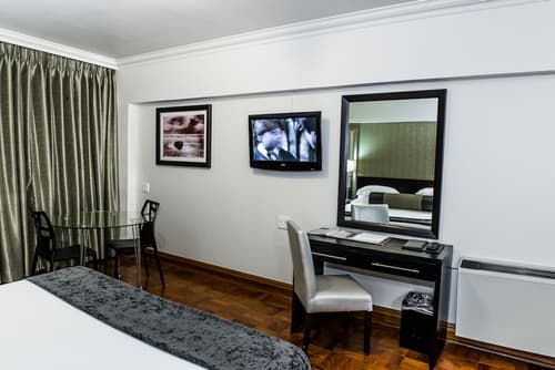 Belaire Suites, Room