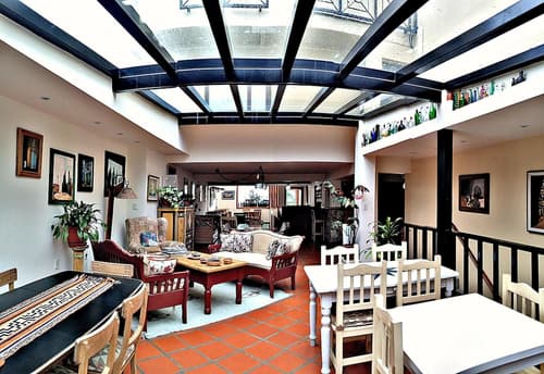 Rosa de Los Vientos, Primary image